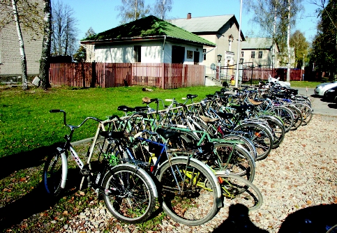 Почему в городе нет велосипедных дорожек?
