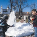 Пенные забавы у фонтана